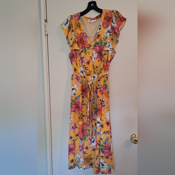 DR2 Dresses & Skirts - DR2 Yellow Floral Dress